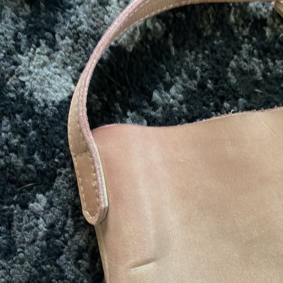 Able crossbody bag. - Picture 6 of 7